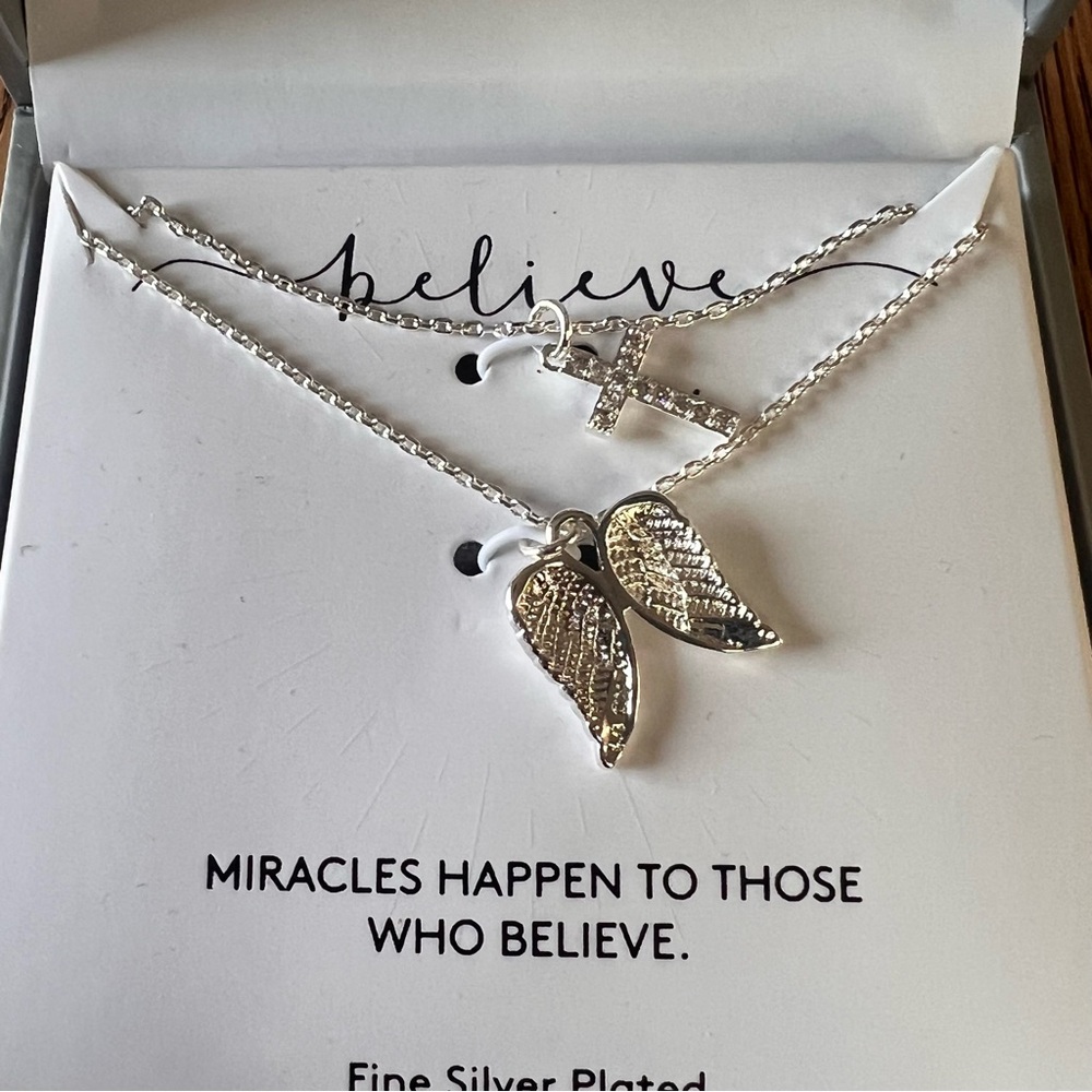Silver Cross & Angel wings necklace - Picture 2 of 3